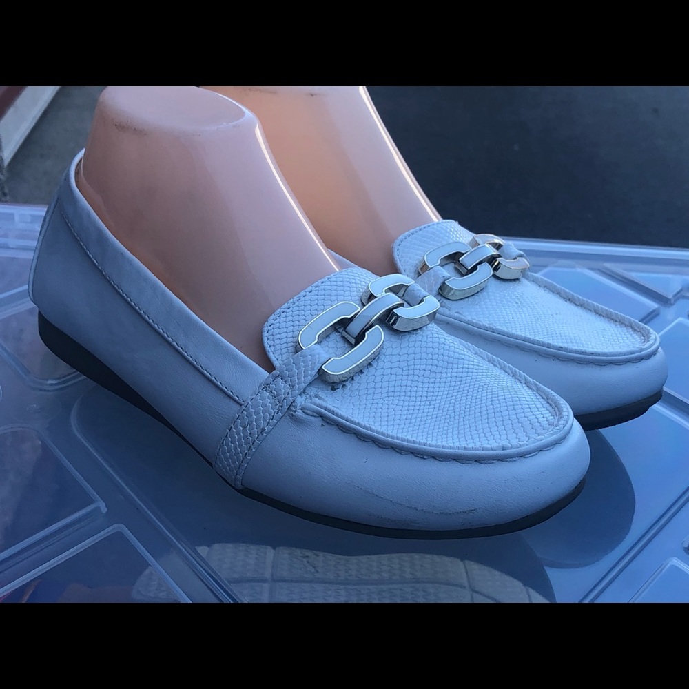 Cushiion Walk by Avon White Patent Leather Shoes